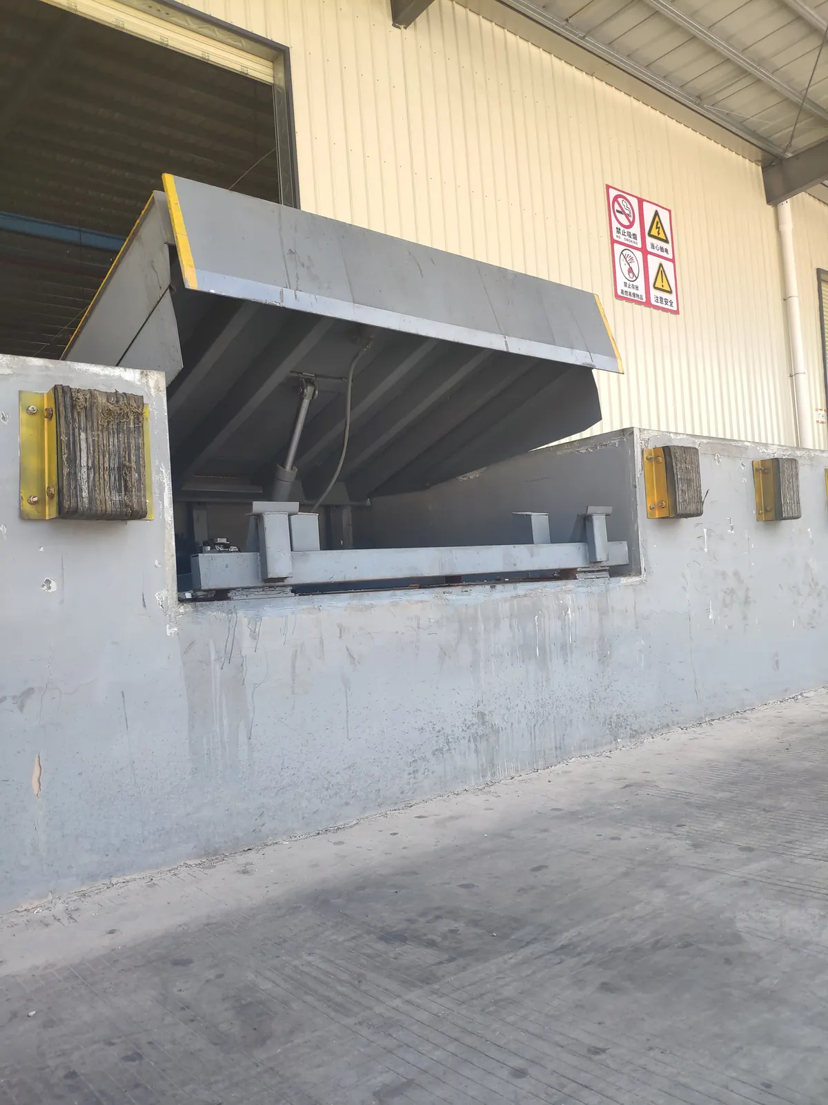 hydraulic-dock-leveler-20