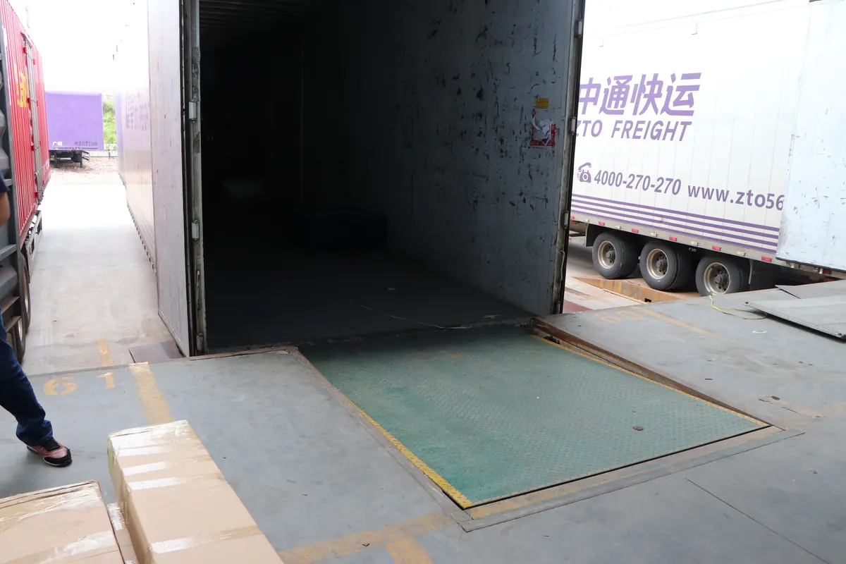 hydraulic-dock-leveler-23